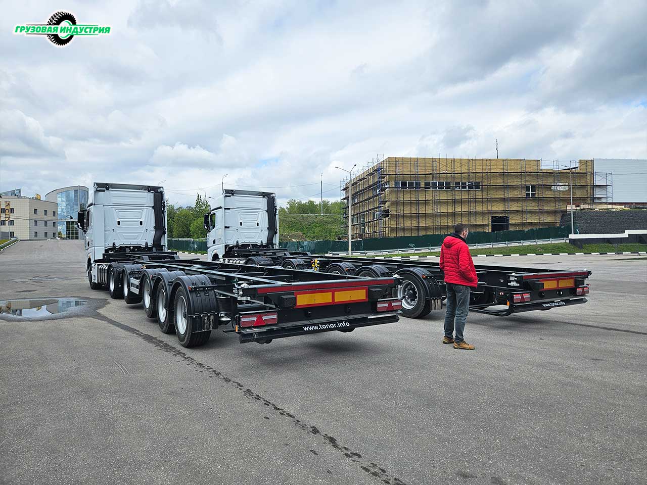 Отгрузка 2-х полуприцепов контейнеровозов Тонар К4-40 в Москву тягачи Камаз  К5 4x2, сцепки отгрузила Грузовая Индустрия - Москва