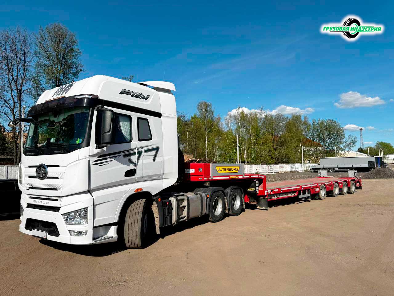 Отгрузка полуприцепа трала Juterborg JTB-50 с приставными аппарелями в Кировскую область Отгрузка полуприцепа трала Juterborg JTB-50 с приставными аппарелями в Кировскую область